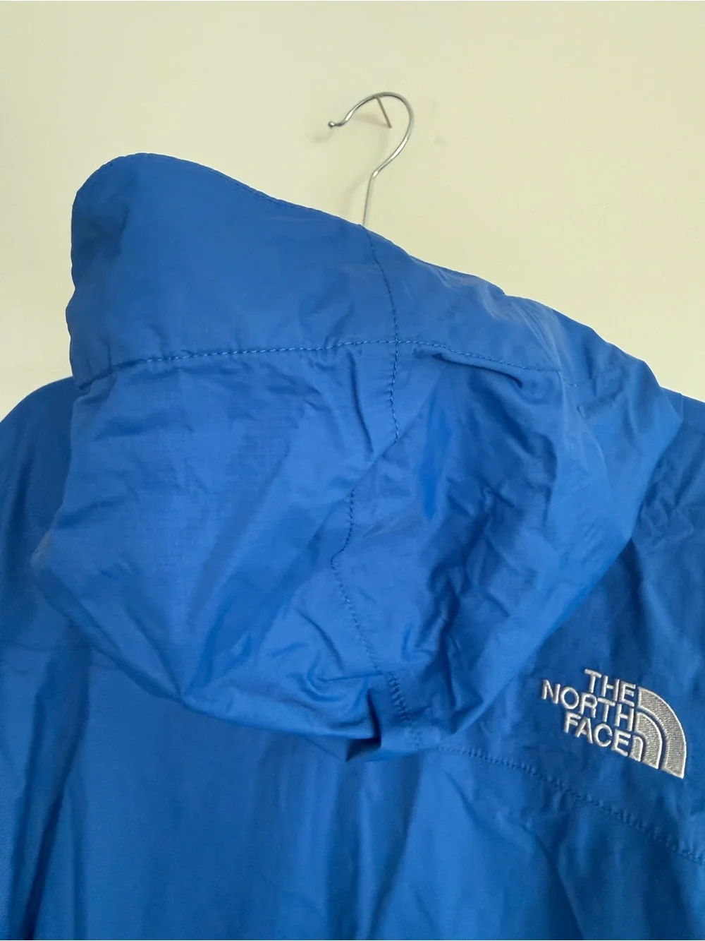 The North Face men’s blue raincoat/shell